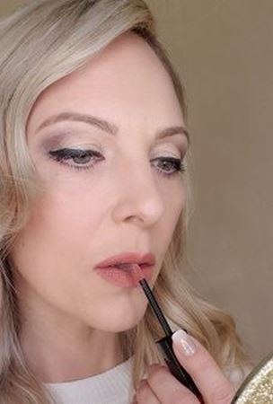 Picture of Lean In Liquid Velvet Lipstick